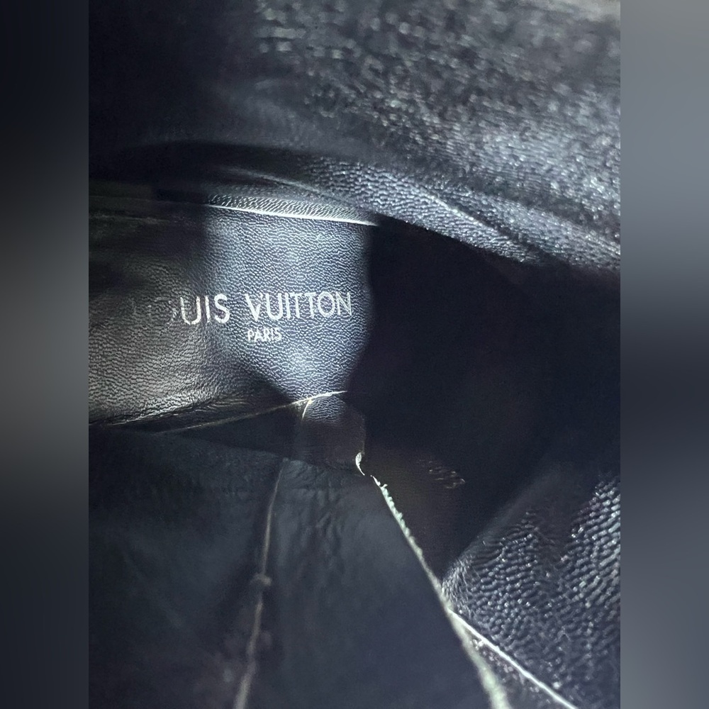 7017: Louis Vuitton Logo Heel Ankle Boots Black Leather Buckle 35.5 Italy - Picture 12 of 13